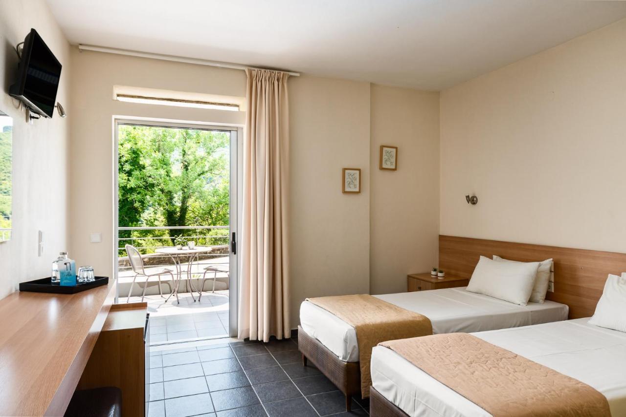 Gefiri Plakas Hotel, Tzoumerka エクステリア 写真