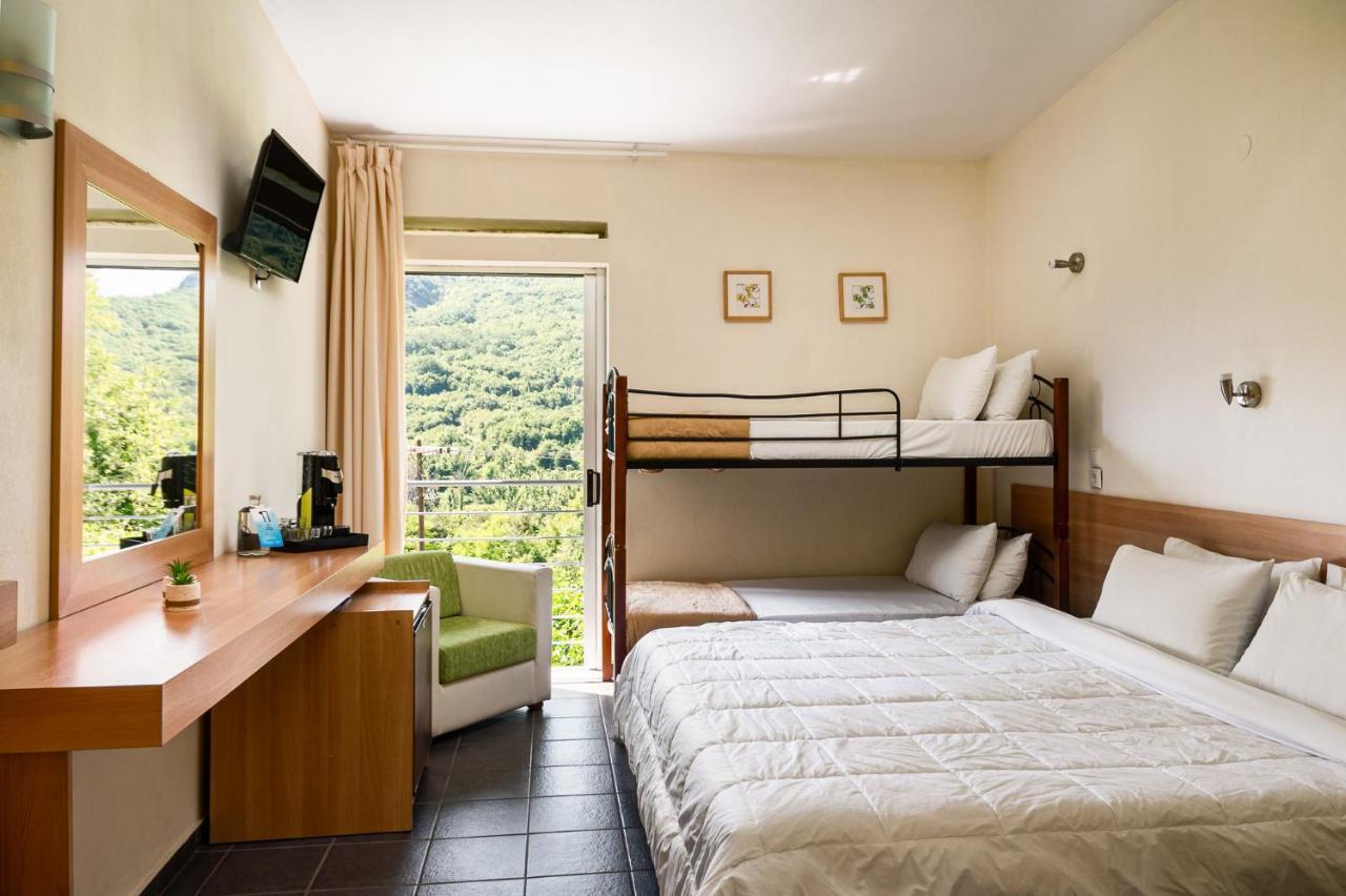 Gefiri Plakas Hotel, Tzoumerka エクステリア 写真
