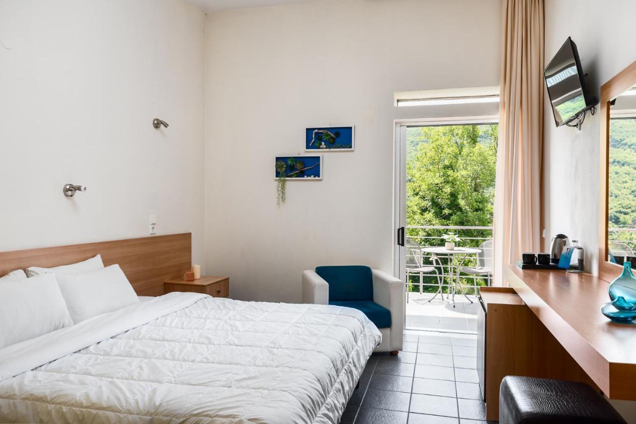 Gefiri Plakas Hotel, Tzoumerka エクステリア 写真