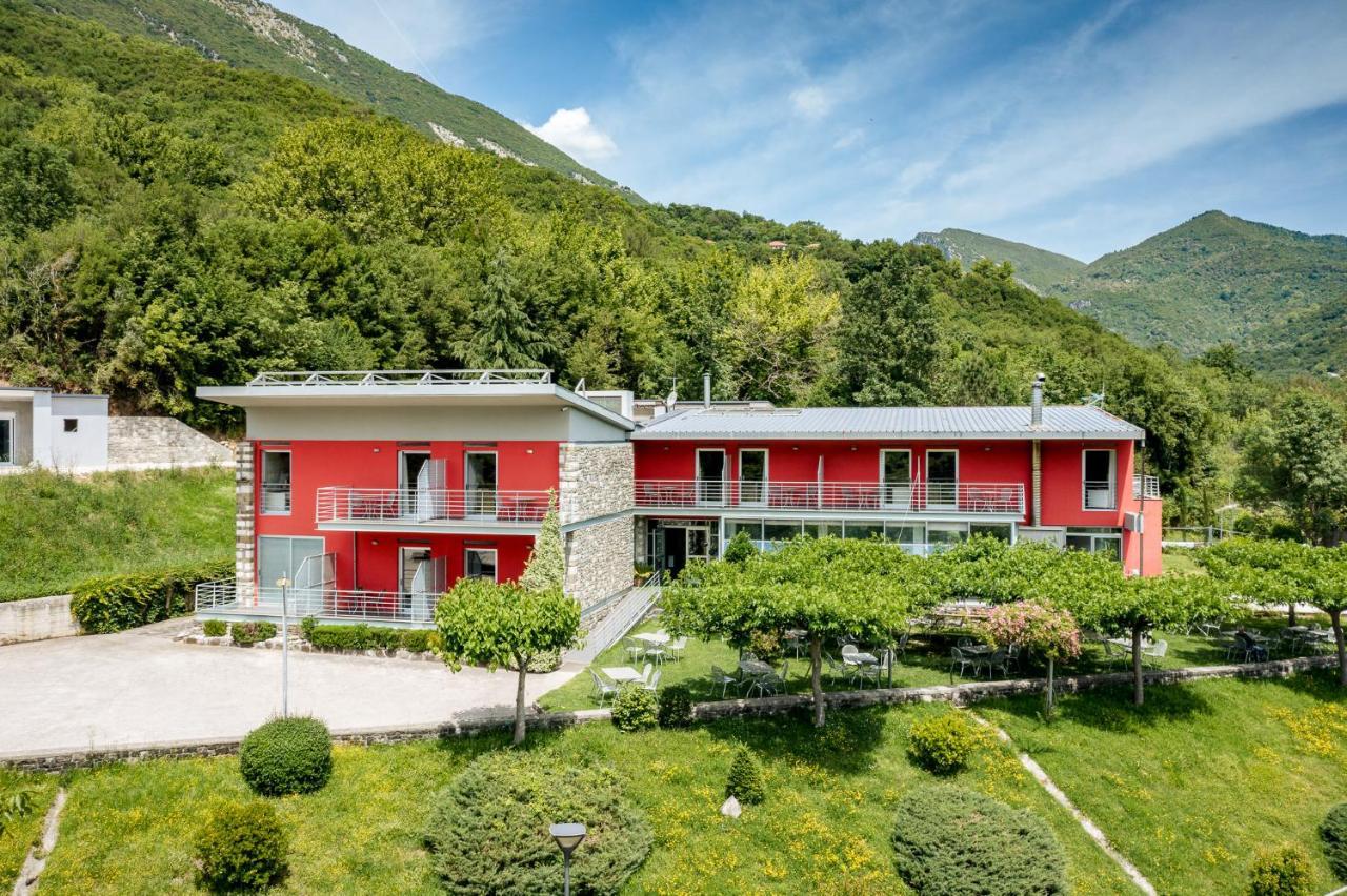 Gefiri Plakas Hotel, Tzoumerka エクステリア 写真