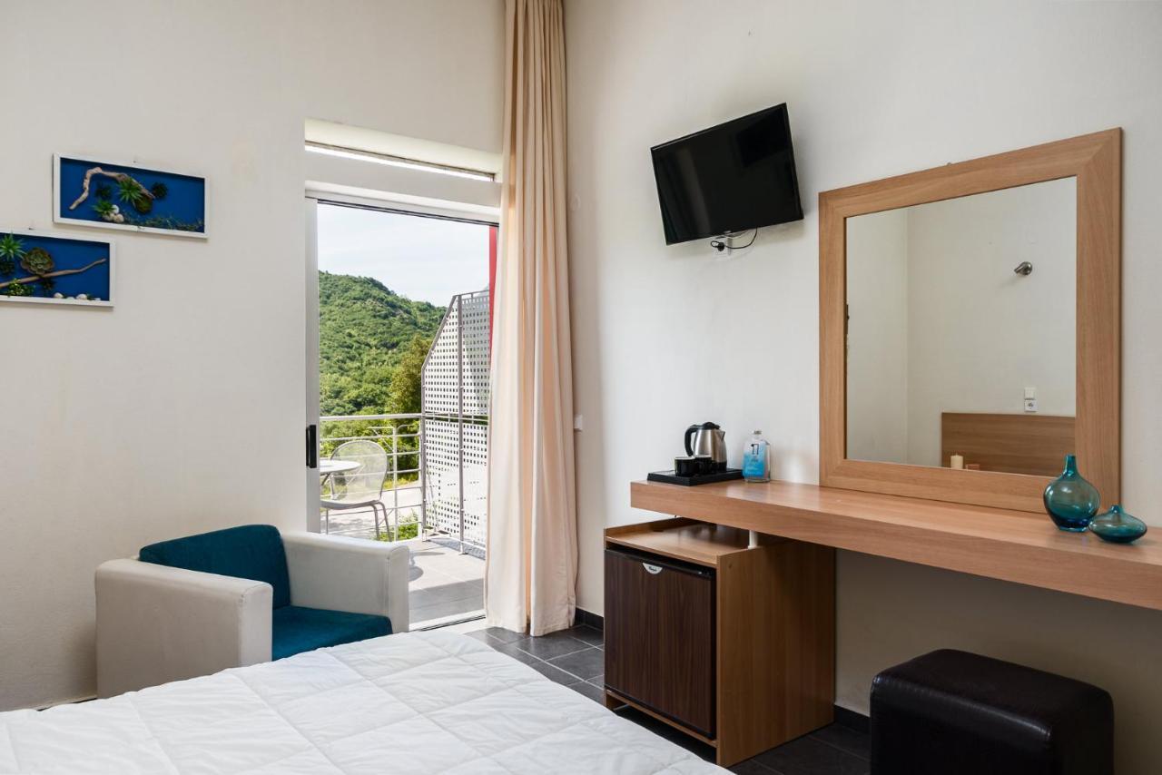Gefiri Plakas Hotel, Tzoumerka エクステリア 写真