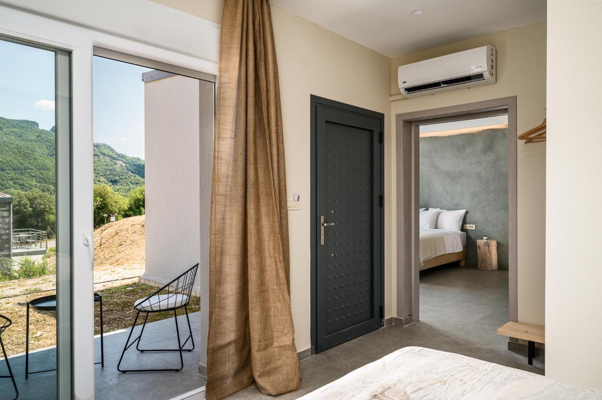 Gefiri Plakas Hotel, Tzoumerka エクステリア 写真