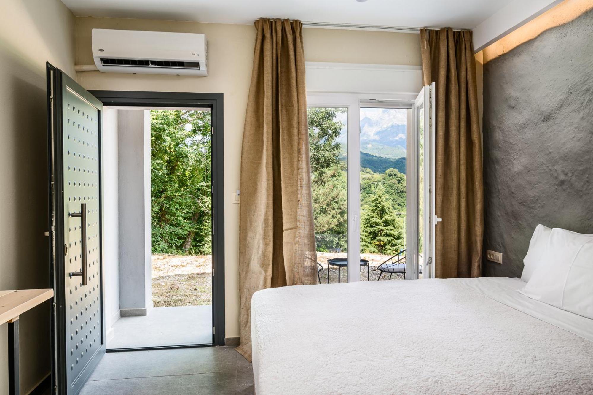 Gefiri Plakas Hotel, Tzoumerka エクステリア 写真