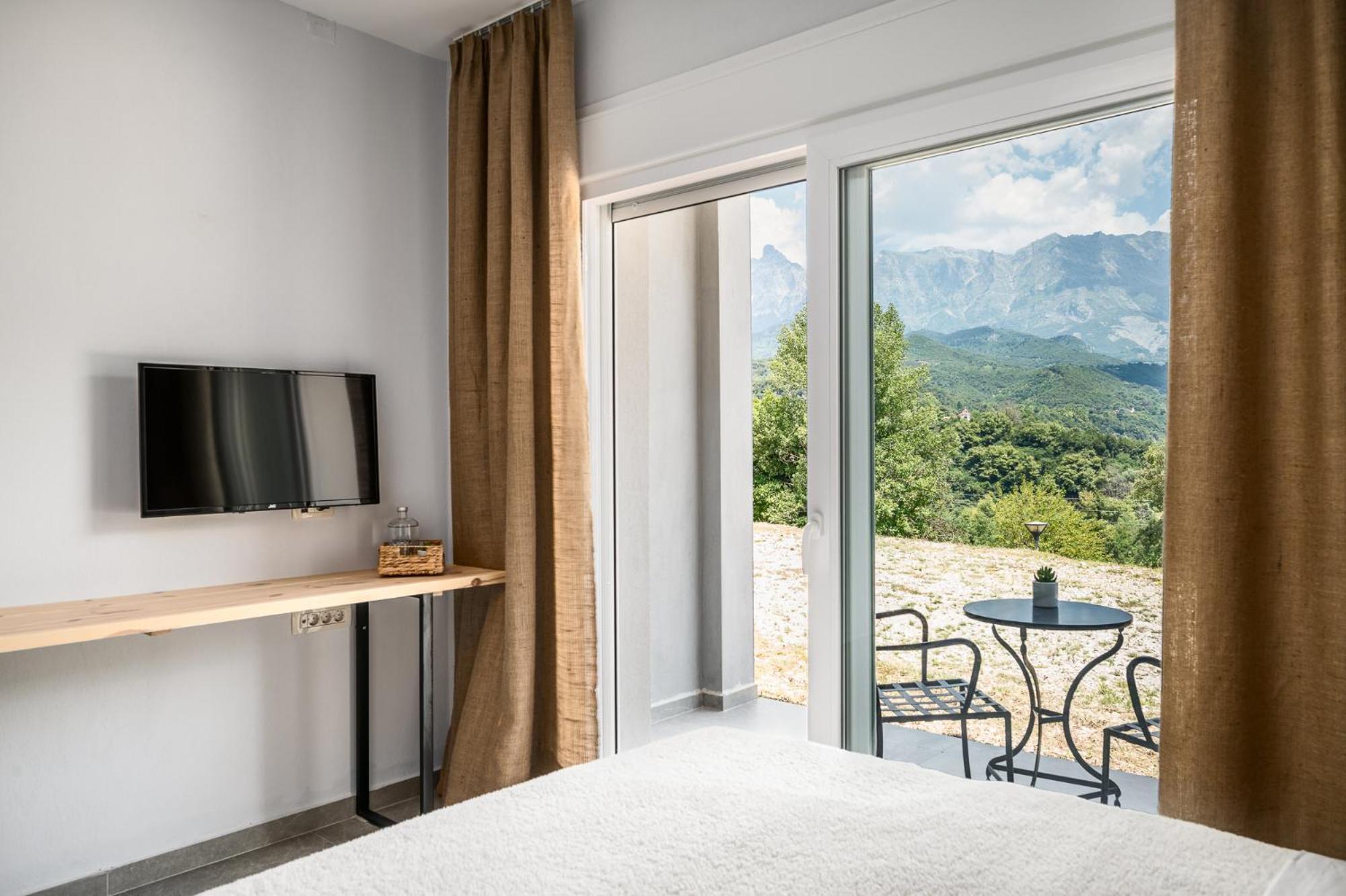 Gefiri Plakas Hotel, Tzoumerka エクステリア 写真