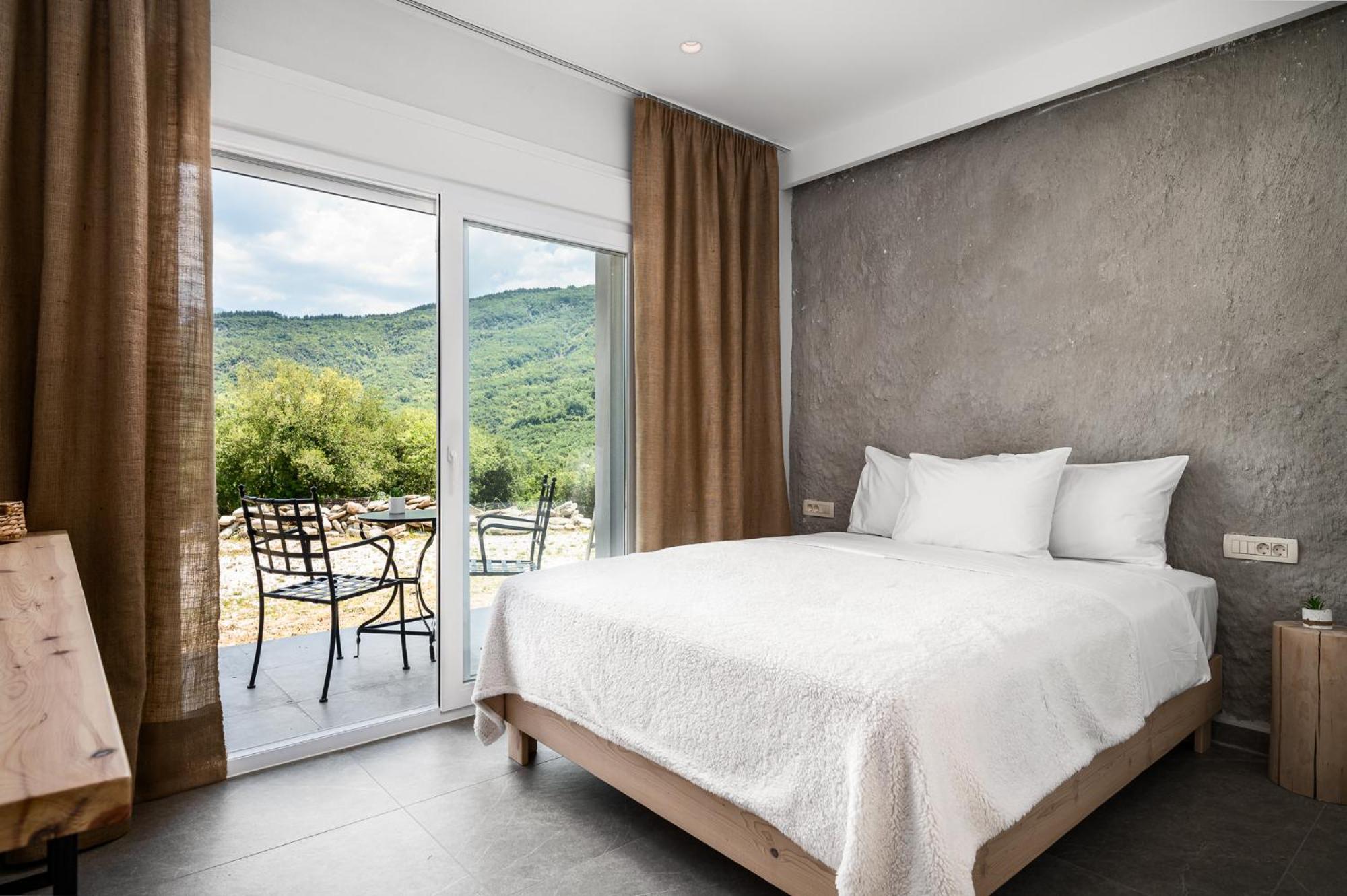 Gefiri Plakas Hotel, Tzoumerka エクステリア 写真
